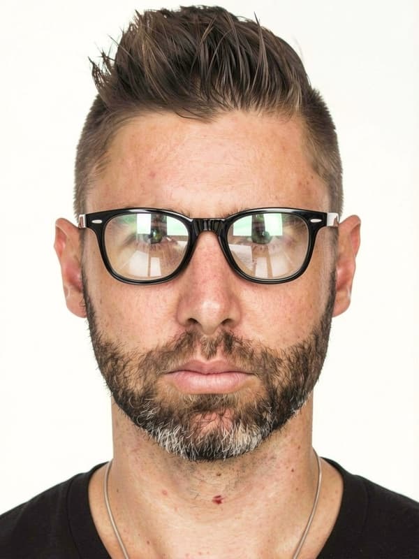 Con gafas o reflejos
